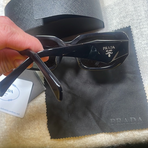 Prada classic black pre-owned full inclusion !!!! Still in stores - Picture 5 of 9